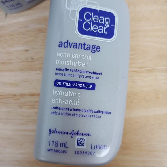 (SOLD)  4 x Clean & Clear Advantage Oil Free Acne Control Moisturizer 4oz - Picture 3 of 3